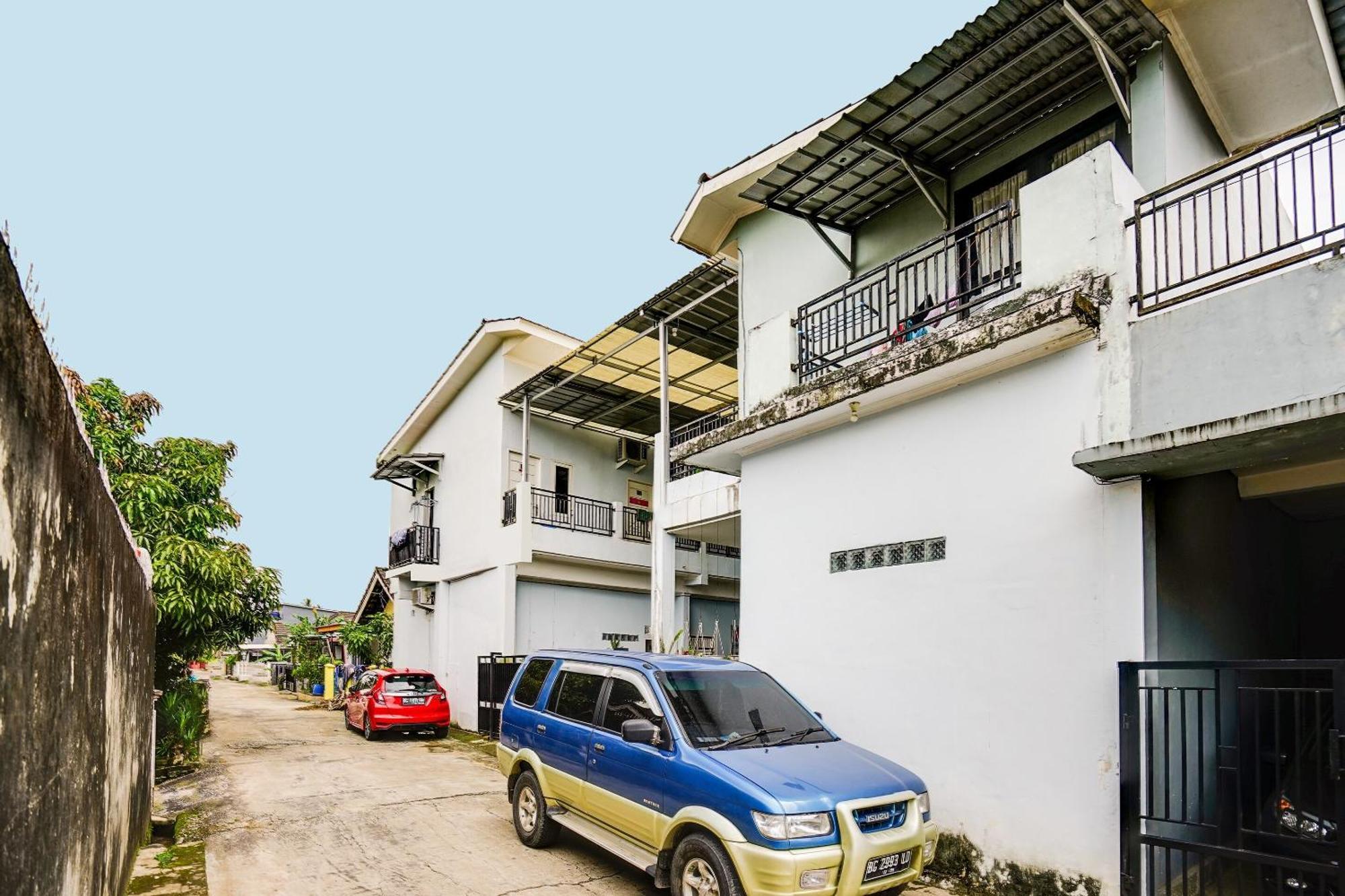 Oyo Life 92046 Garuda Residence パレンバン エクステリア 写真